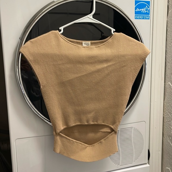 Aritzia knit top with cut out - Picture 3 of 4